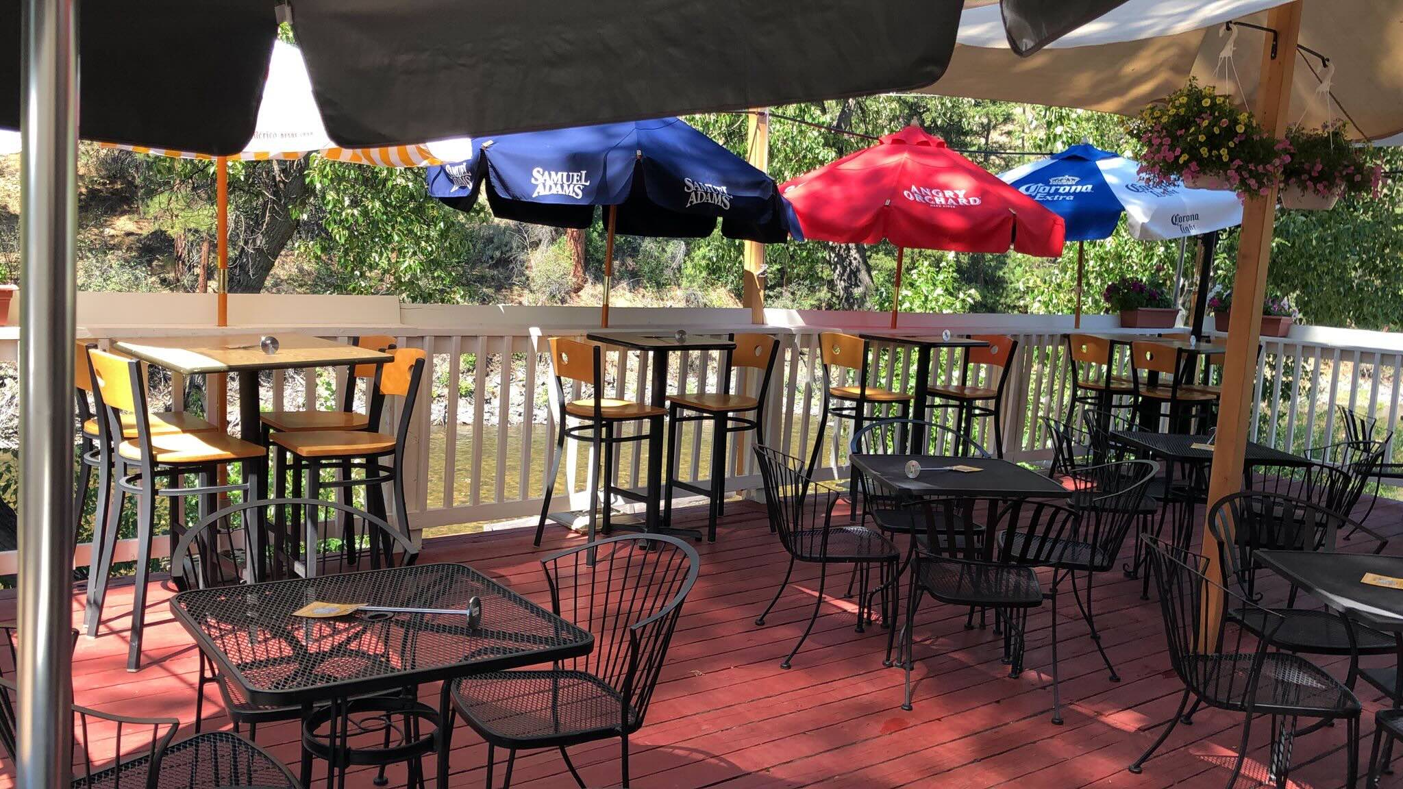 Deck – riverside outdoor seating